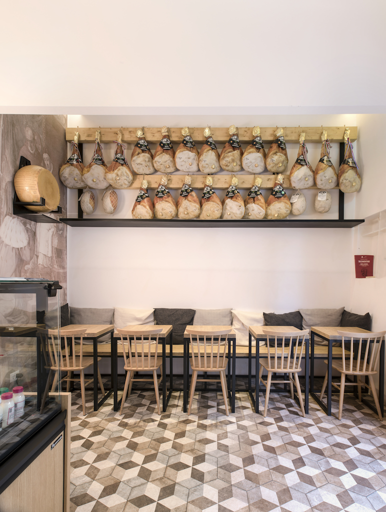 Arredamento salumeria Bologna