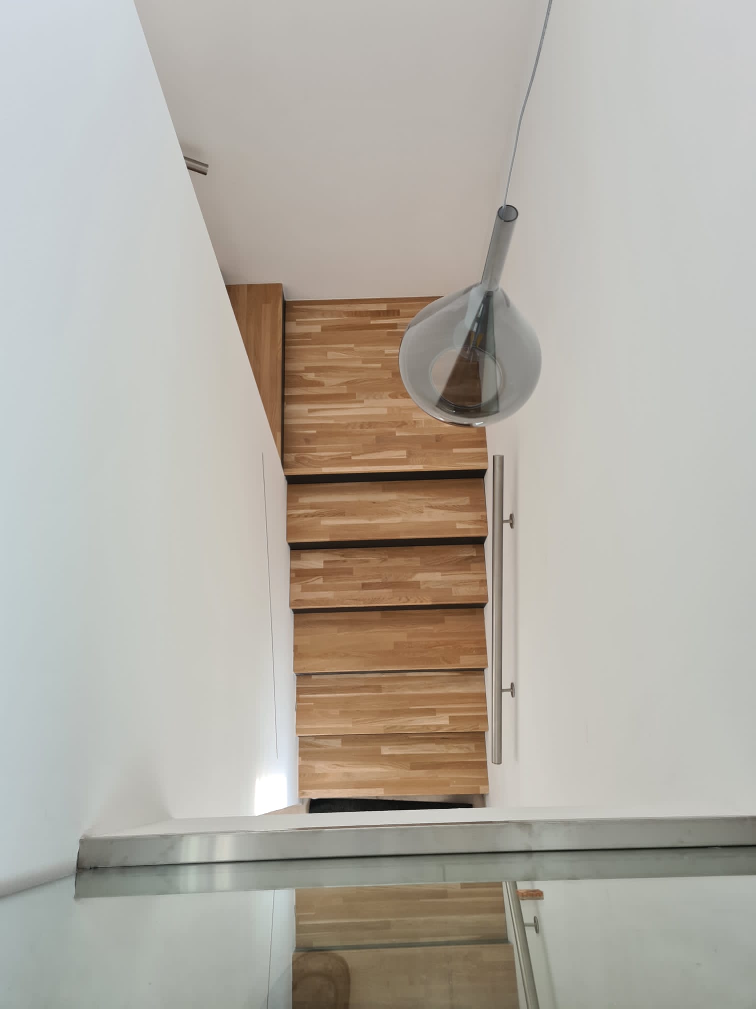 Scala in ferro moderna con struttura portante